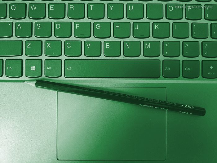 Lápiz de madera con goma — Verde