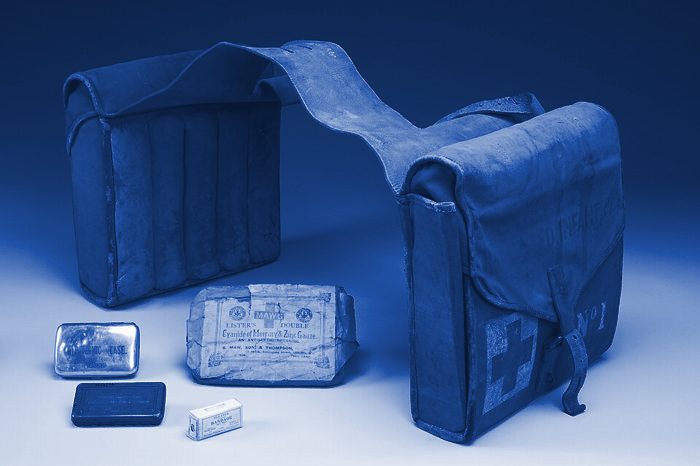 Botiquín de primeros auxilios — Azul